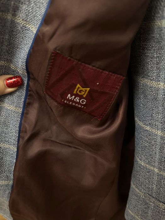 Продаётся костюм 46 размер 12,000