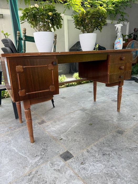 Продаётся письменный стол в хорошем состоянии