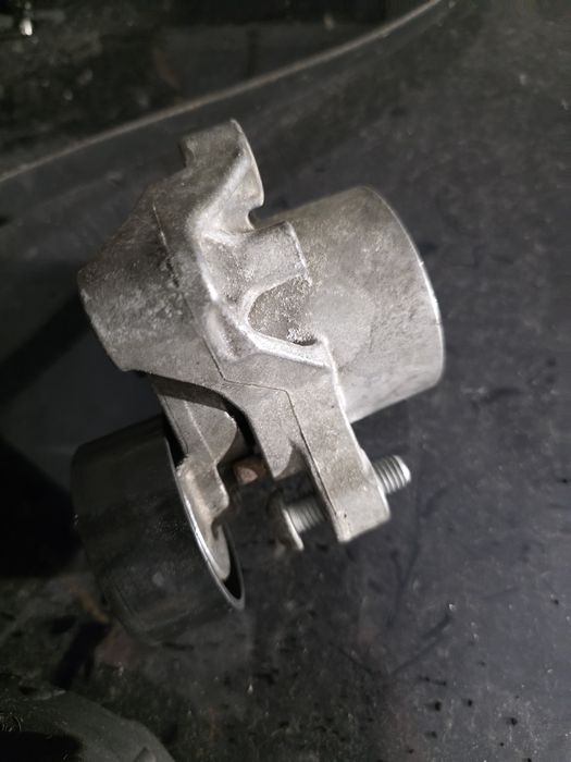 Обтегач за пистов ремък на BMW F10 F11 двойка дизел n47 184 коня