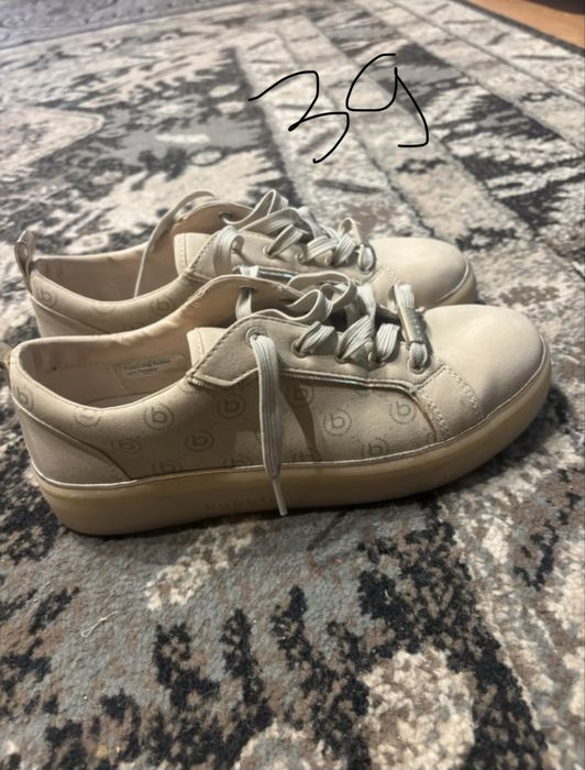 Adidași de vânzare second hand