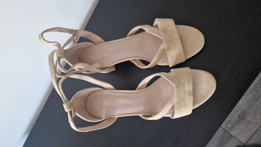 Sandale bej de piele