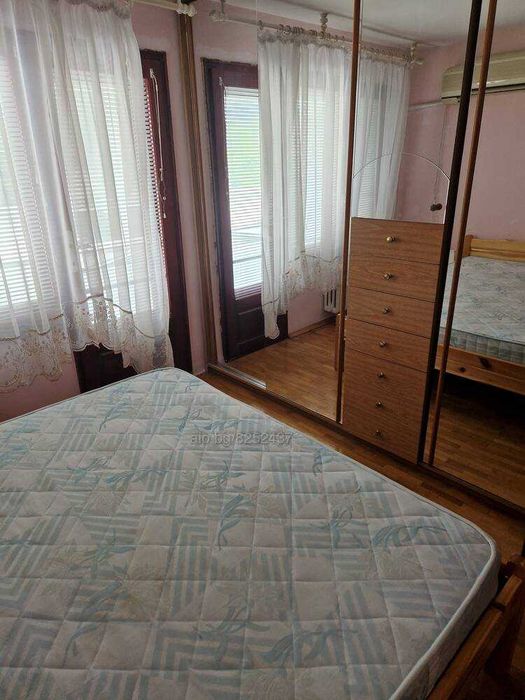 Страхотен мезонет с три спални и камина!