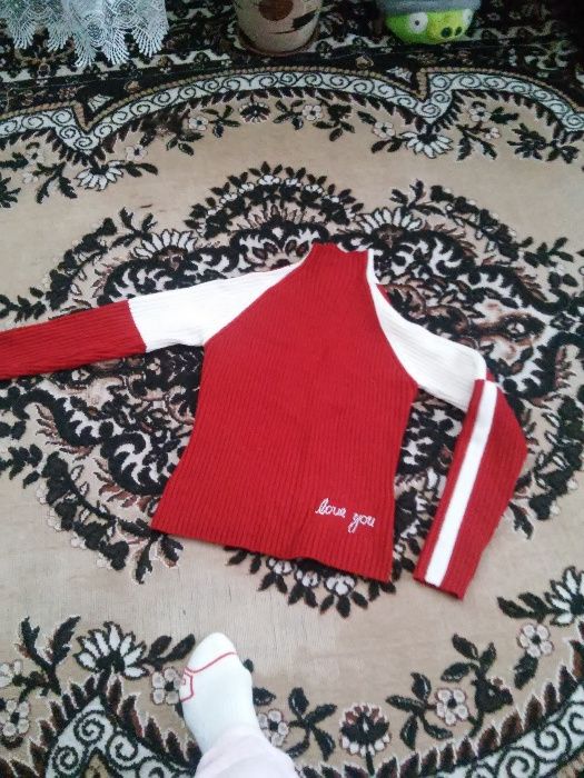 Джемпер продается.