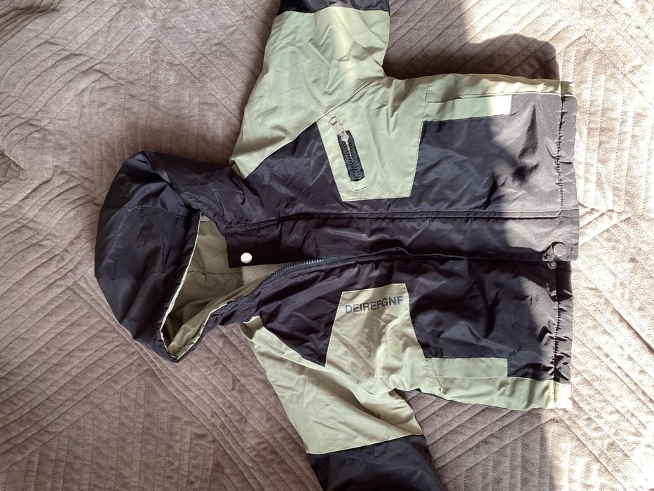 Продам детскую куртку