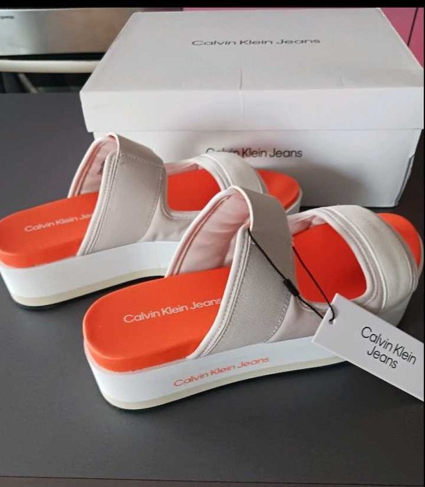 Чехли Calvin Klein