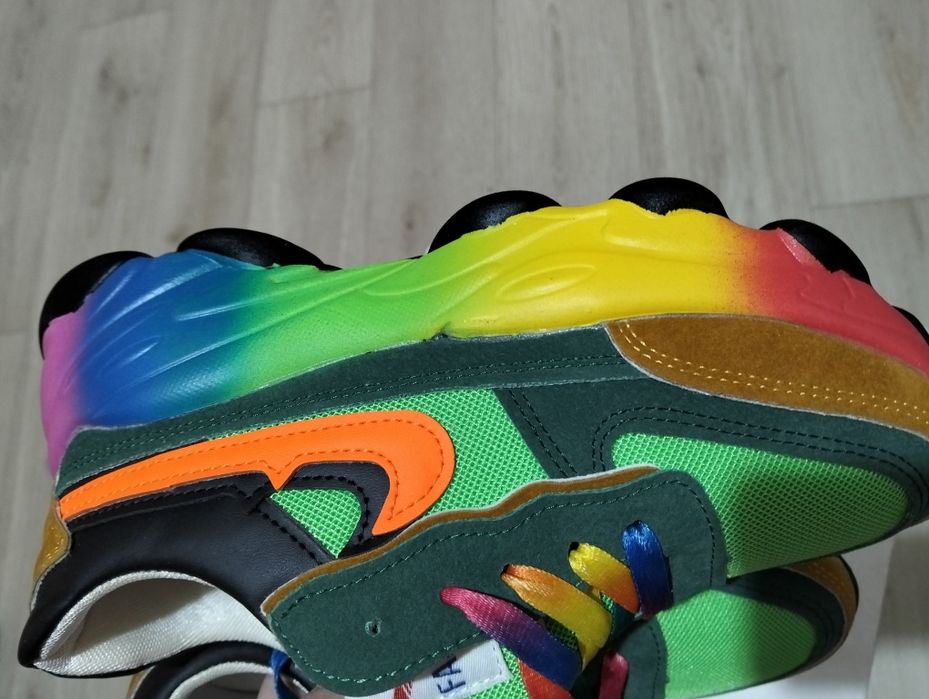 Срочно продам новую кроссовку