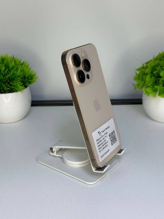 Телефон iPhone 16 Pro