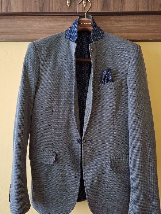 Продавам мъжко спортно сако TEODOR