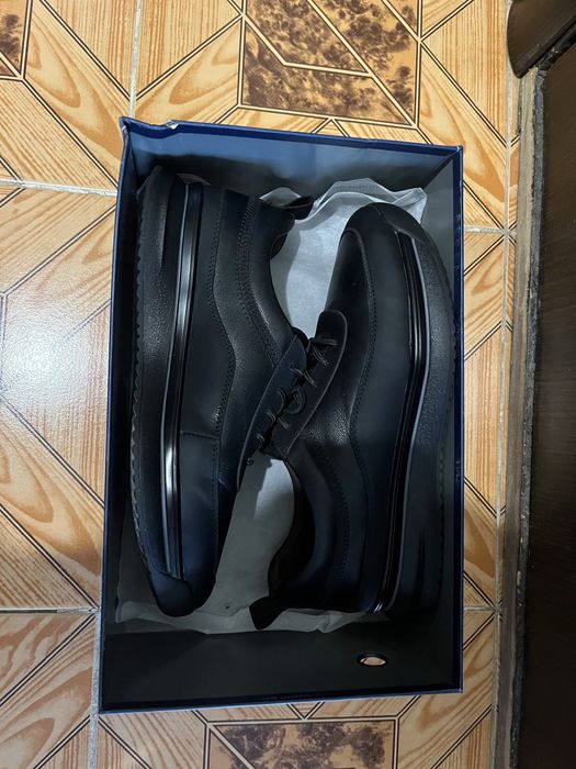 Продам новые зимние туфли