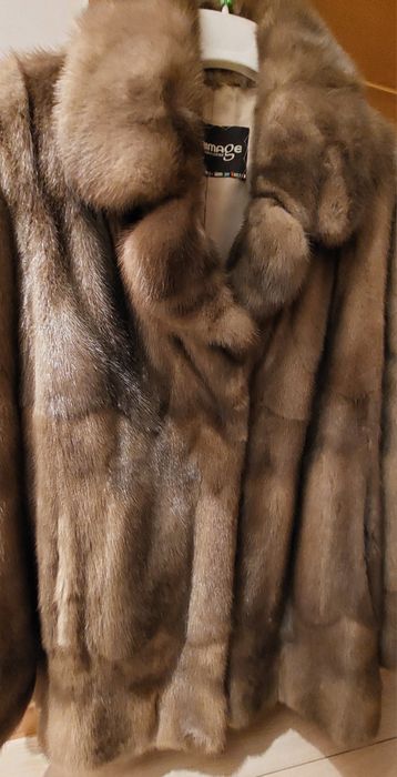 Шуба норковая цельная.
