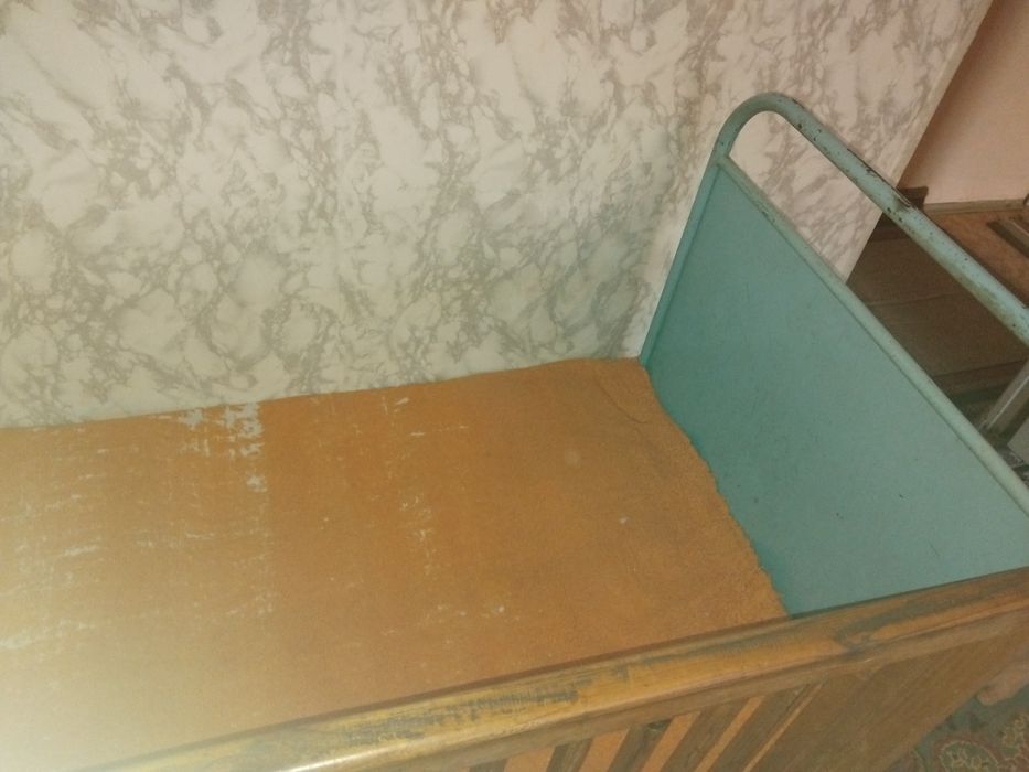 Продавам бебешко креватче