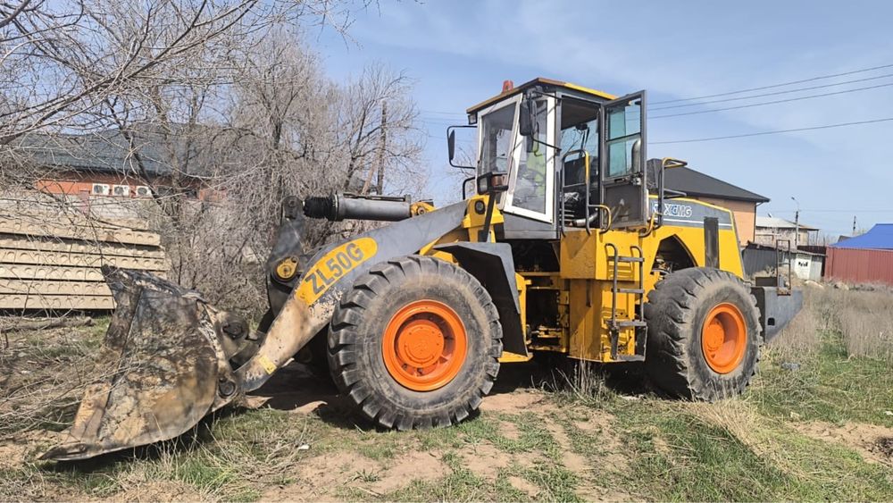 Погрузчик фронтальный