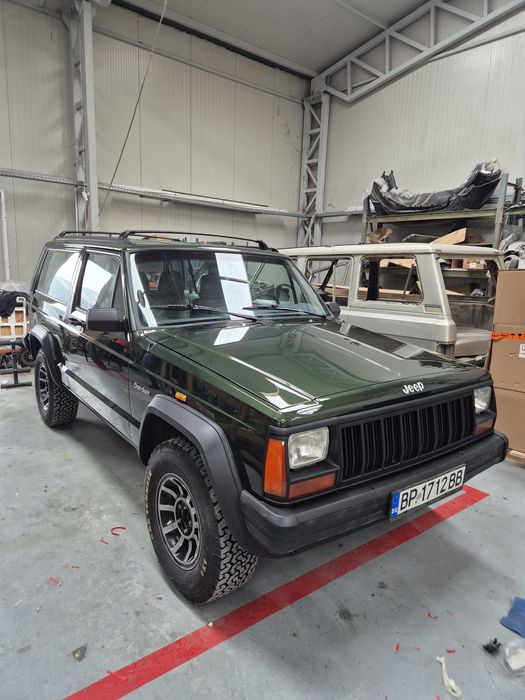 Vând jeep xj impozit zero