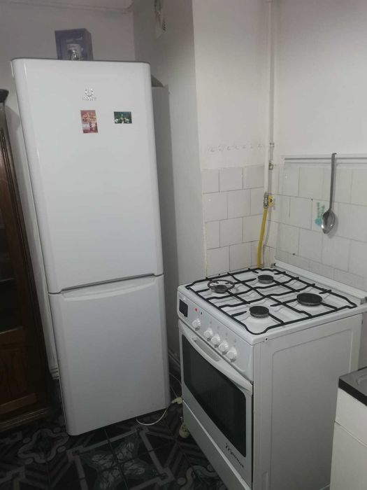 Central, dau in chirie apartament 2 camere mobilat