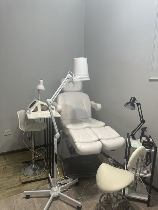 Сдам маникюрный стол