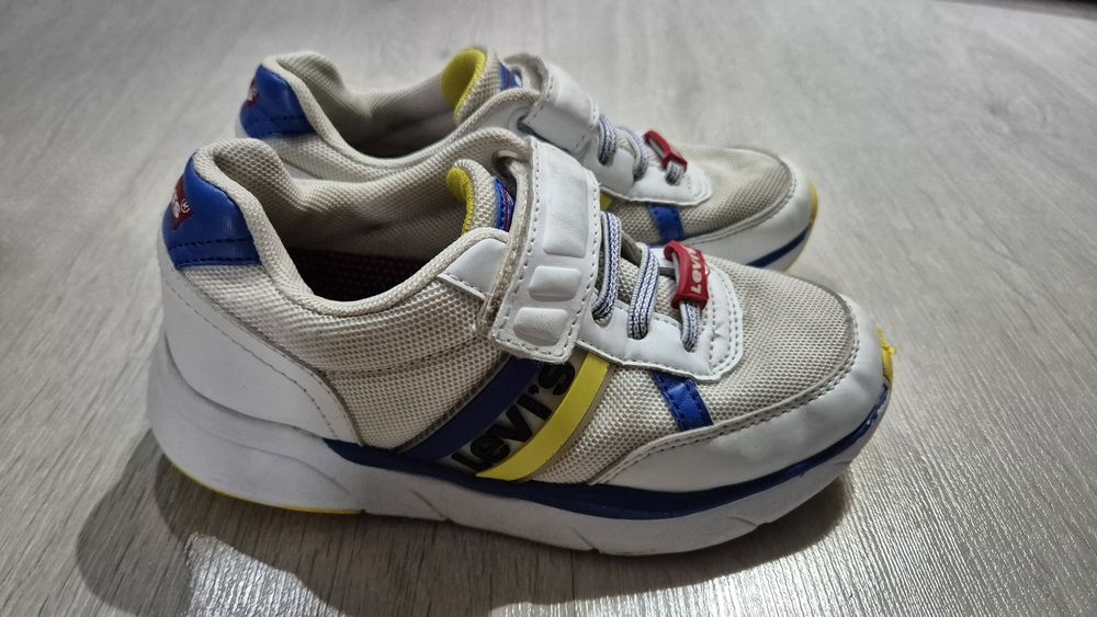 Adidași pt băieți Levi's