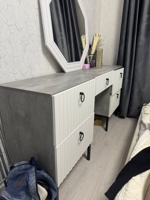 Стол для макияжа туалетный стол