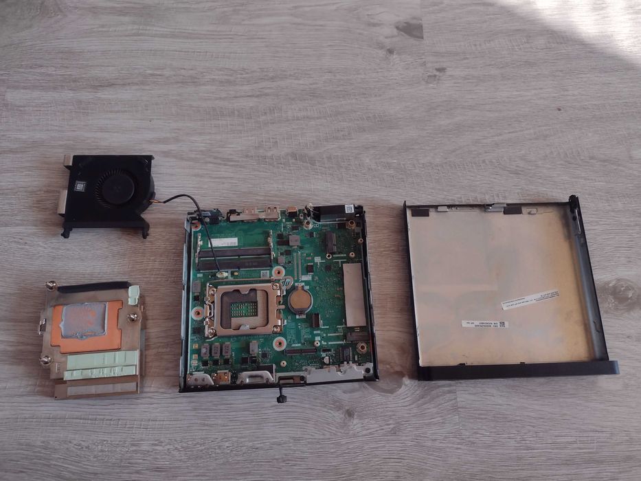 HP Pro mini 400 G9 Desktop PC за части