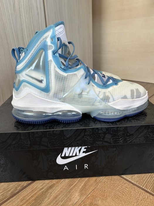 LeBron 19 White/Blue Void/Dutch Blue