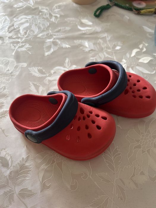 Продам обувь для мальчика и девочки по 2000