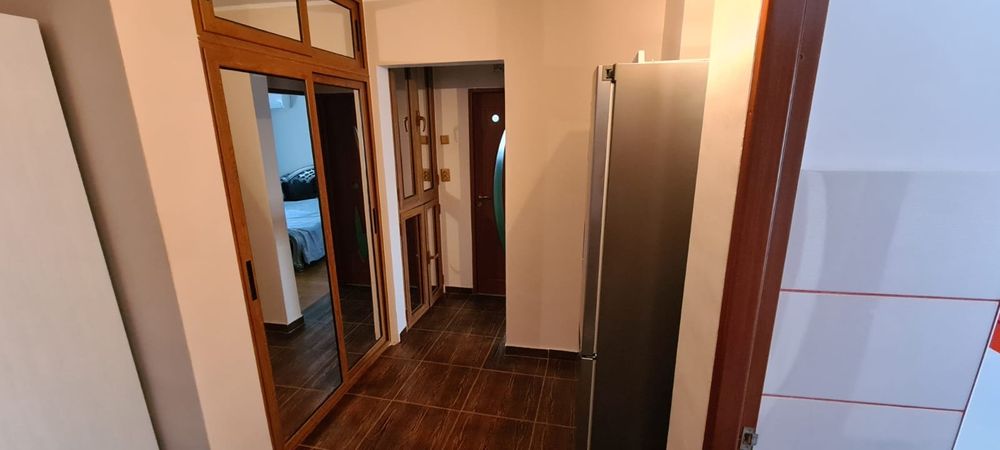 Inchiriez apartament