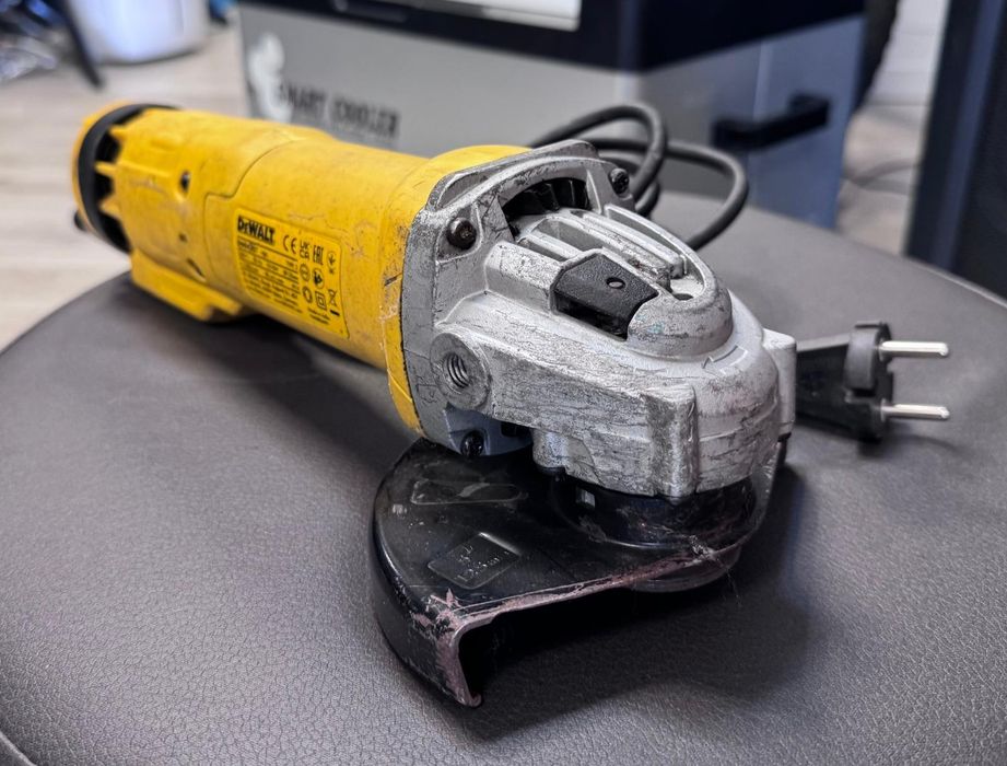 Amanet F28: Polidisc cu fir Dewalt  DWE4207  1010W