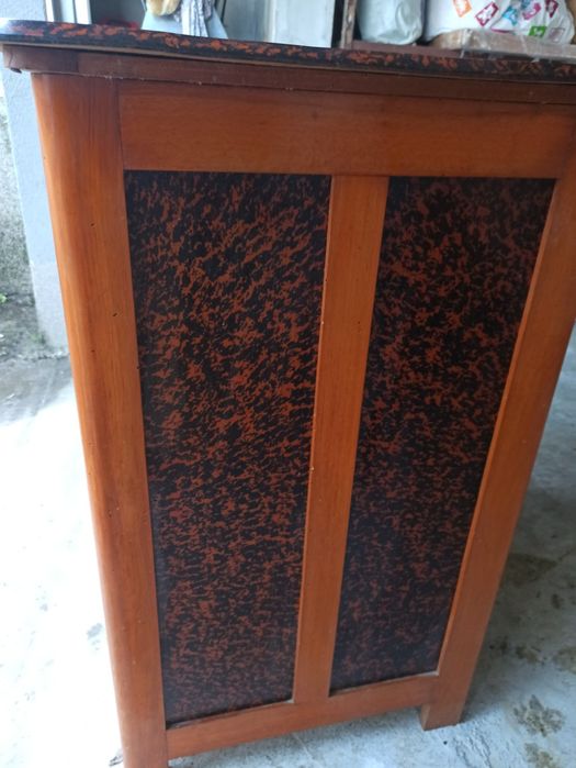 Елегантен винтидж скрин – автентично българско производство 50–60г