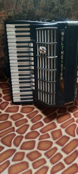 Акордеон weltmeister cantos 4