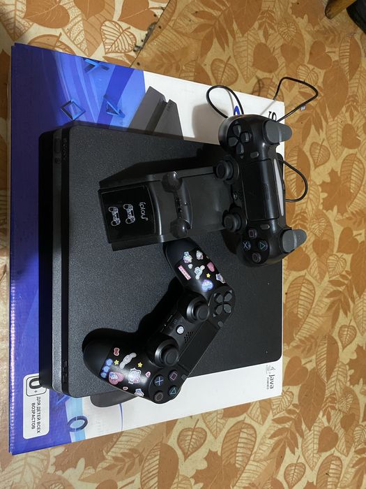 Продам ps4 slim 1тб