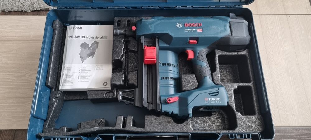 Pistol pentru cuie in beton Bosch GNB 18-38