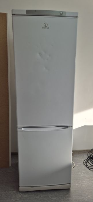 Холодильник Indesit