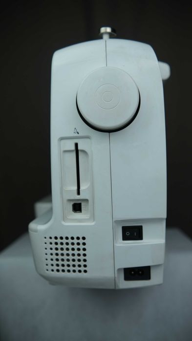 Masina de brodat Brother Innov-IS 90E, toate accesoriile incluse