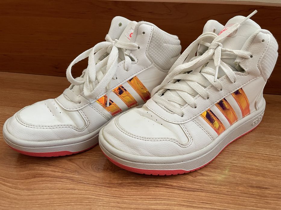 Бели, дамски кецове Адидас 37и1/3