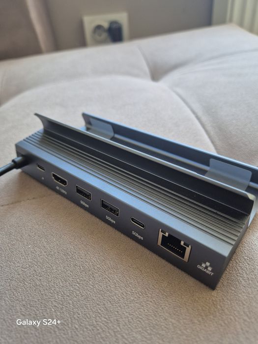 Алуминиева USB-C докинг станция / стойка с 4K 120Hz, Gigabit Ethernet и USB 3.0