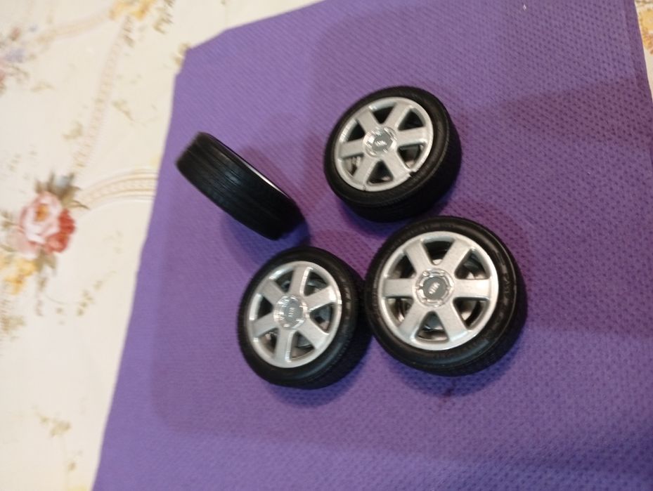 Колела за модели в мащаб 1:18