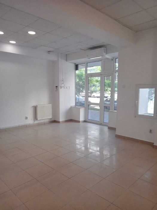 Inchiriez spatiu comercial 93 mp, Iasi, B-dul Alexandru Cel Bun, nr40