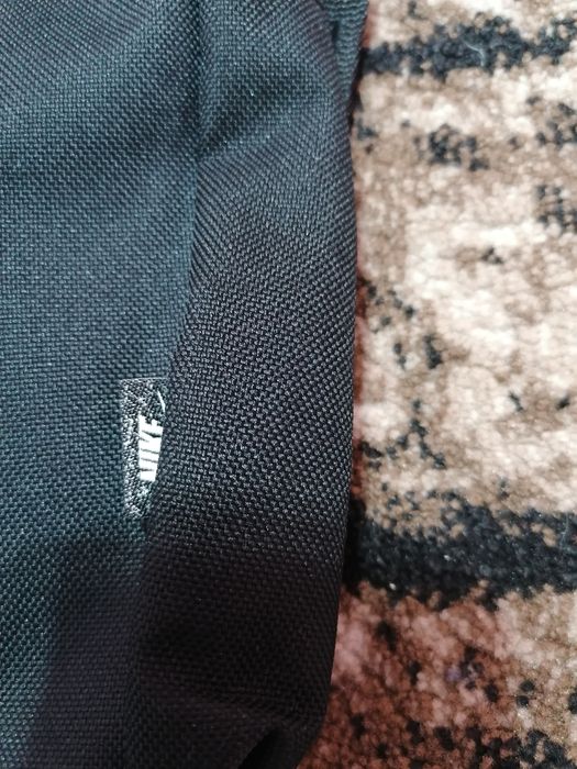 Vând geantă mica Nike