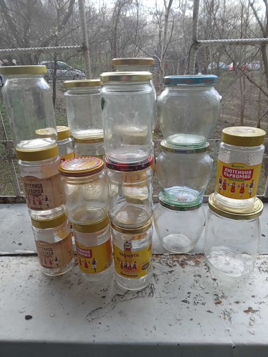 Стъклени буркани и шишета различен размер