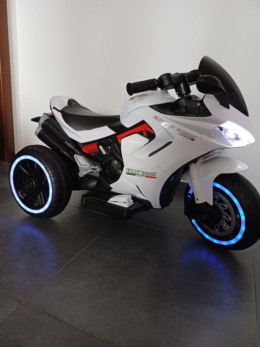 Motor electric pentru copii cu muzica si lumini