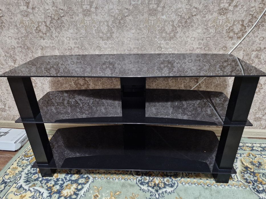 Продам тумбу под телевизор