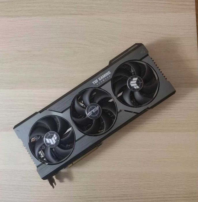 AMD Radeon Asus TUF RX 7900 XTX