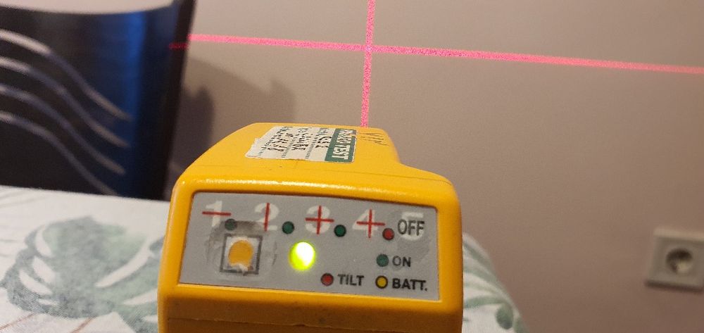 Лазарен нивелир PLS 2