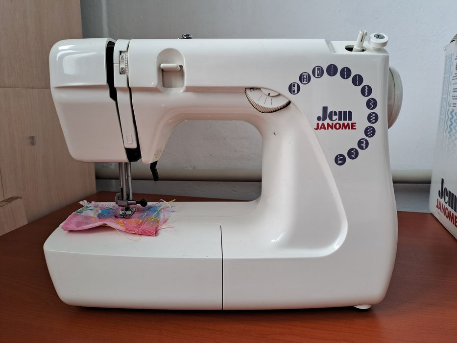 Швейная машинка Janome JEM