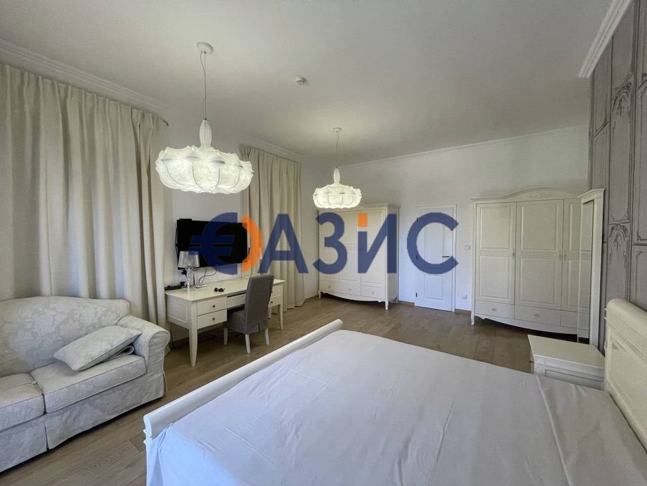 Луксозна триетажна къща край морето в комплекс "Олимпия", Созопол,