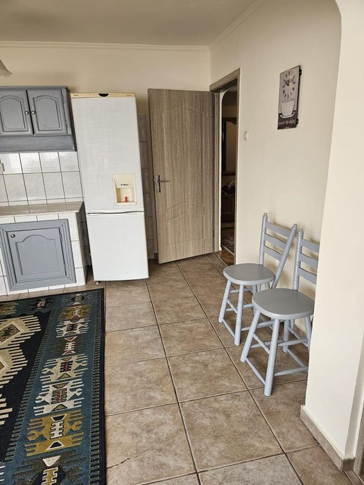 Închiriez apartament cu centrala !