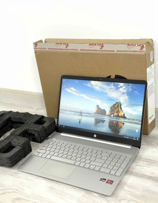 Продам ноутбук новой модели в полном комплекте