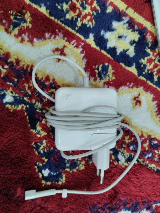 MacBook Air 2011, работает, хорошее состояние