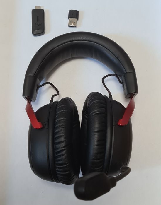 Căști gaming HyperX Cloud III wireless