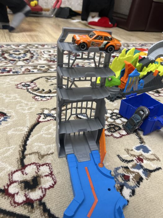 Хот веелс, средний трек