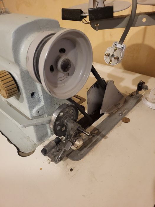 Vând masina cusut industriala juki